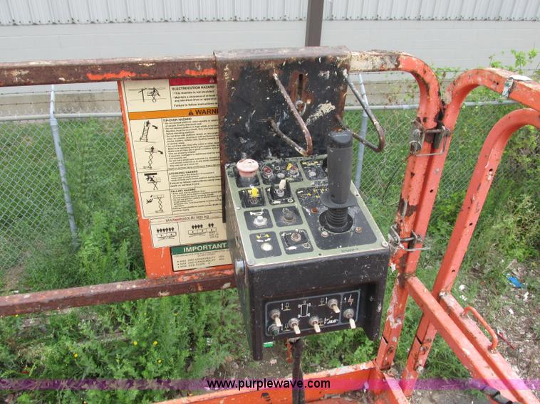 image for item F5189 2002 JLG 500RTS rough terrain scissor lift