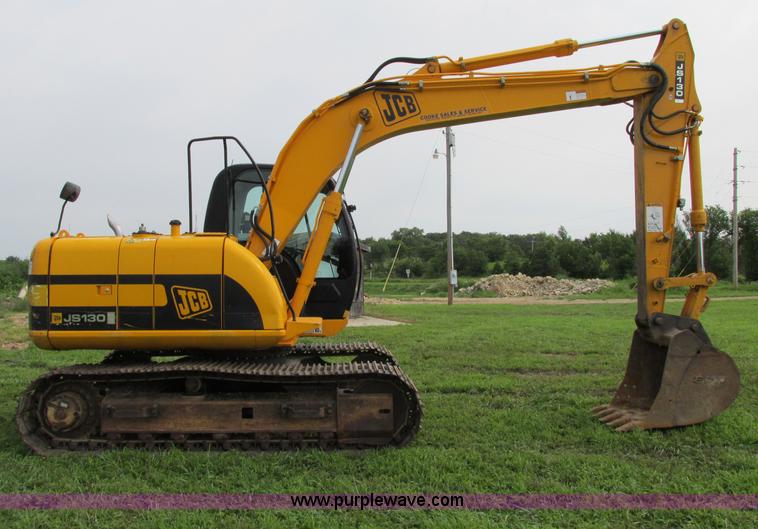 image for item F5190 2006 JCB JS130 excavator
