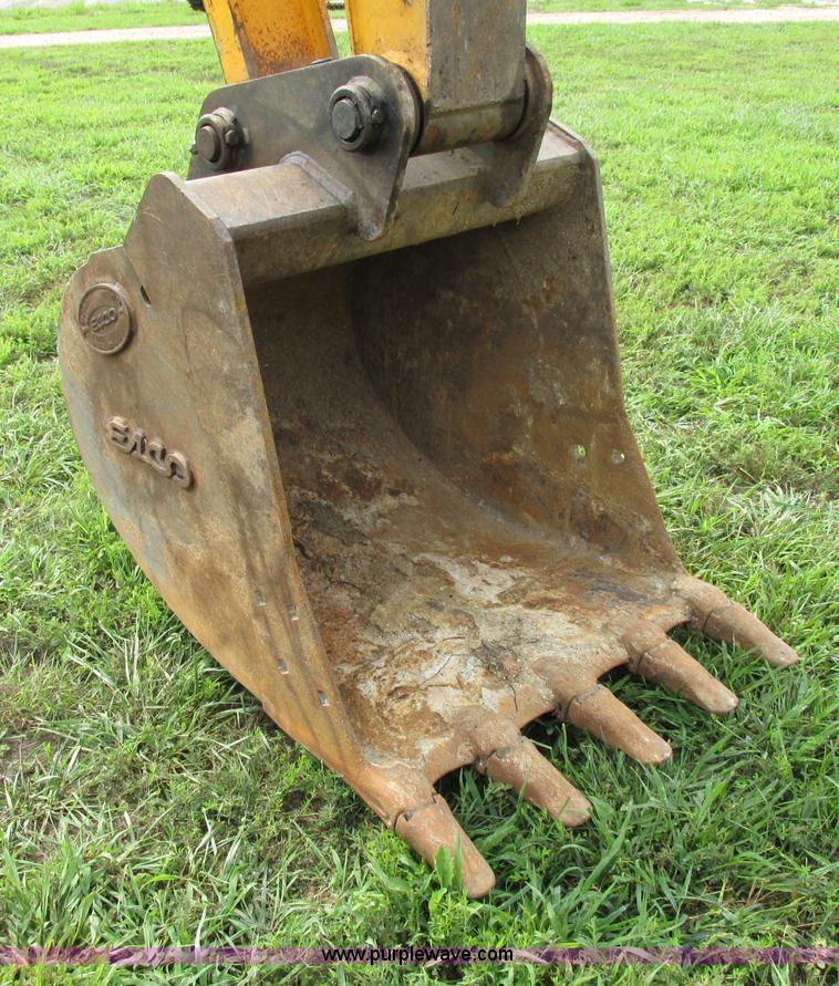 image for item F5190 2006 JCB JS130 excavator