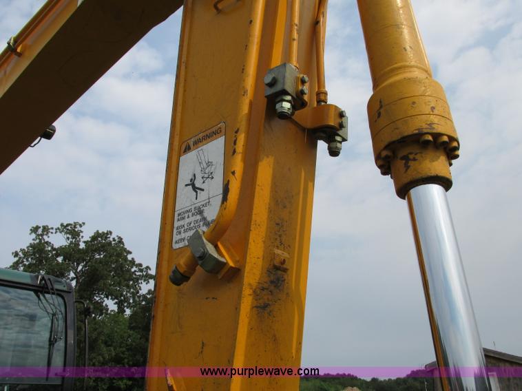 image for item F5190 2006 JCB JS130 excavator