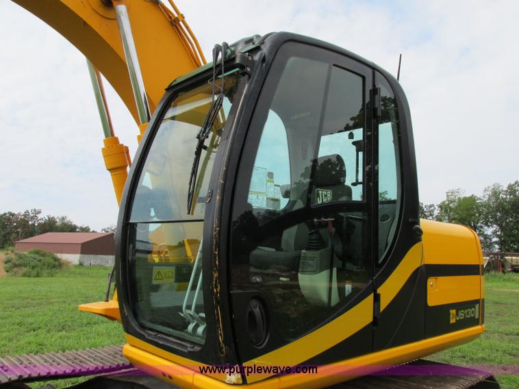 image for item F5190 2006 JCB JS130 excavator