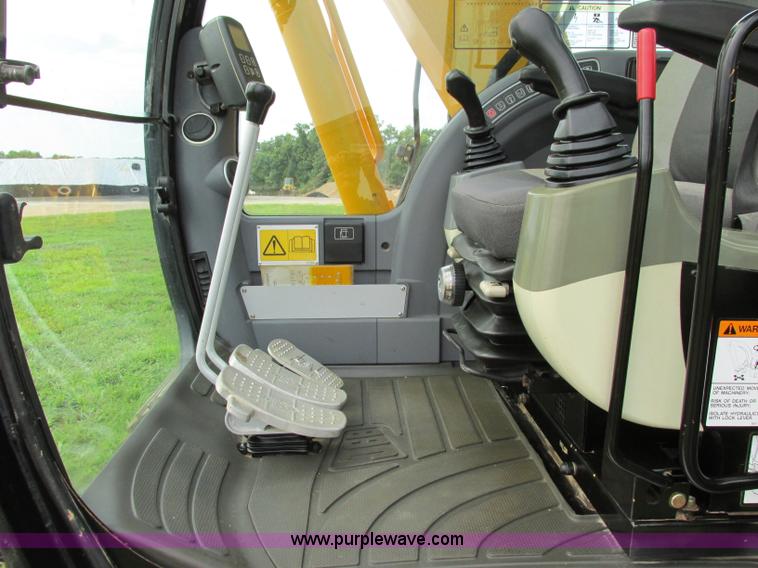 image for item F5190 2006 JCB JS130 excavator