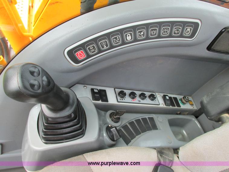 image for item F5190 2006 JCB JS130 excavator