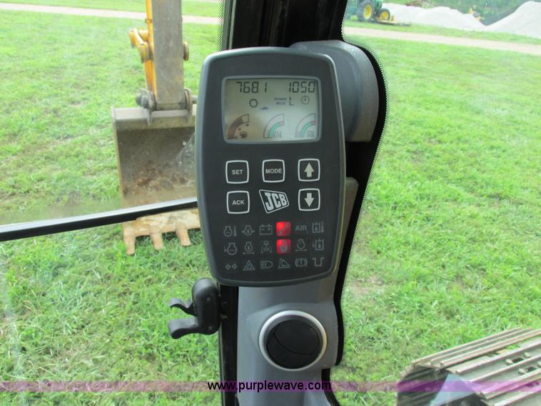 image for item F5190 2006 JCB JS130 excavator