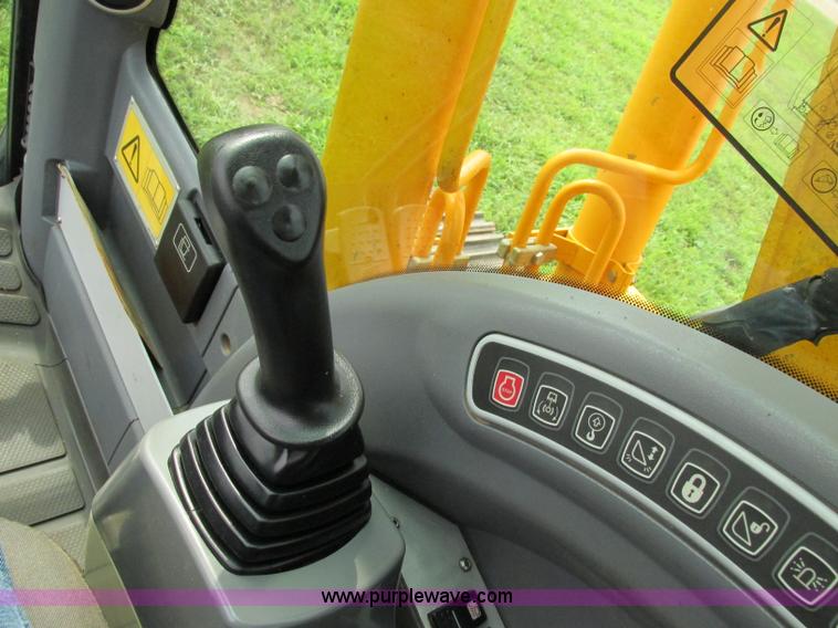 image for item F5190 2006 JCB JS130 excavator