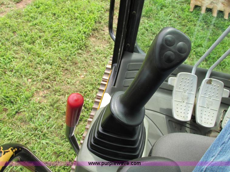 image for item F5190 2006 JCB JS130 excavator