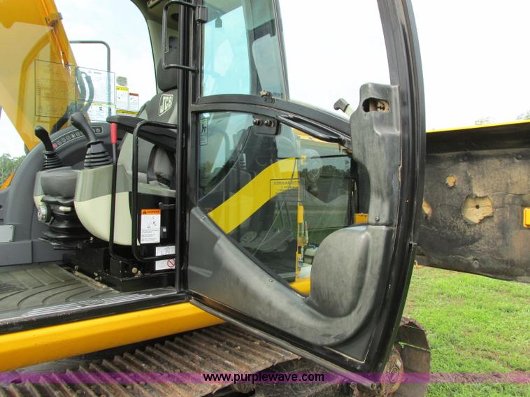 image for item F5190 2006 JCB JS130 excavator