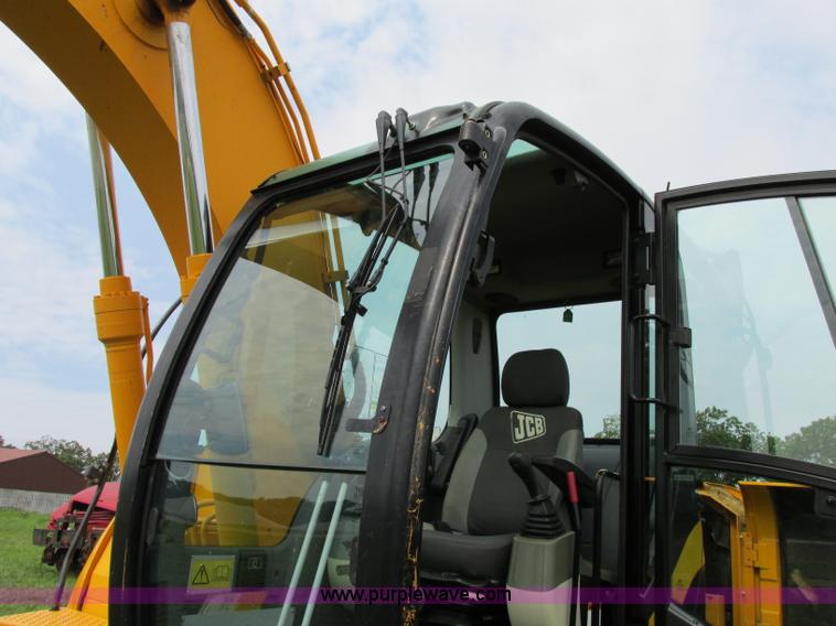 image for item F5190 2006 JCB JS130 excavator