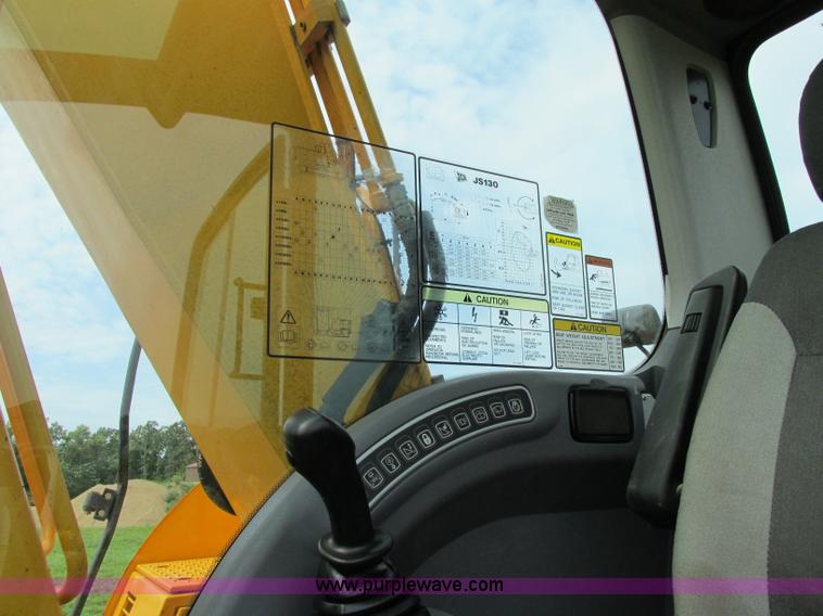 image for item F5190 2006 JCB JS130 excavator