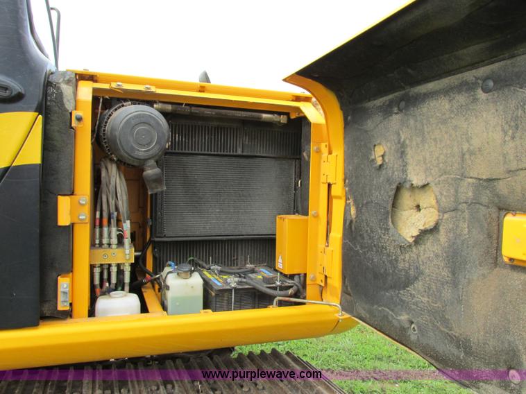 image for item F5190 2006 JCB JS130 excavator