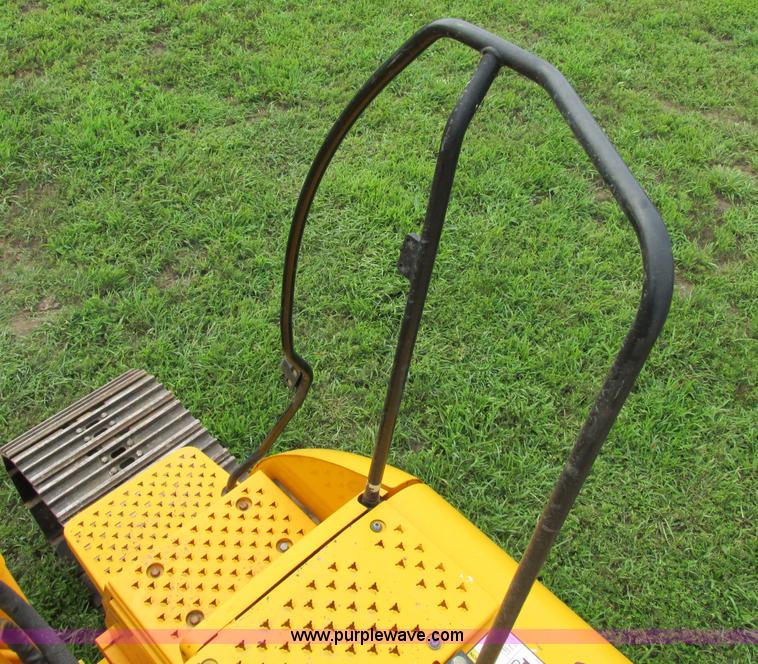 image for item F5190 2006 JCB JS130 excavator