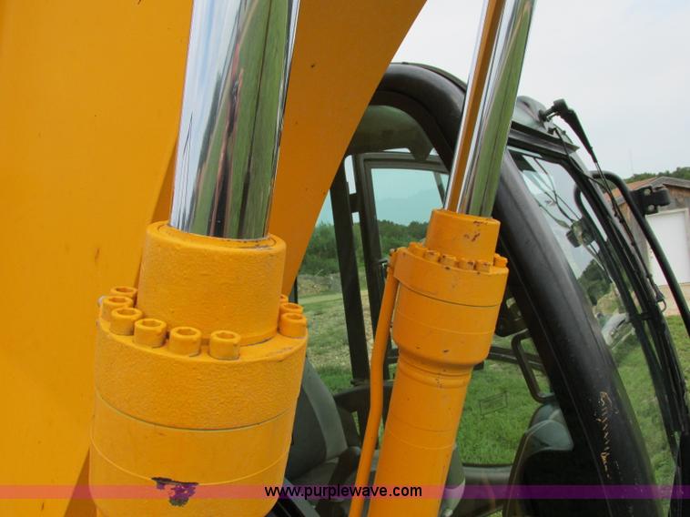 image for item F5190 2006 JCB JS130 excavator