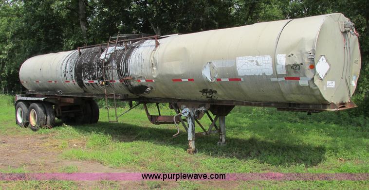 image for item F5194 1964 Standard Steelworks insulated tanker trailer