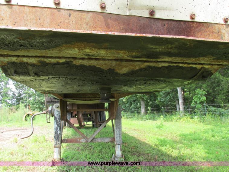 image for item F5194 1964 Standard Steelworks insulated tanker trailer