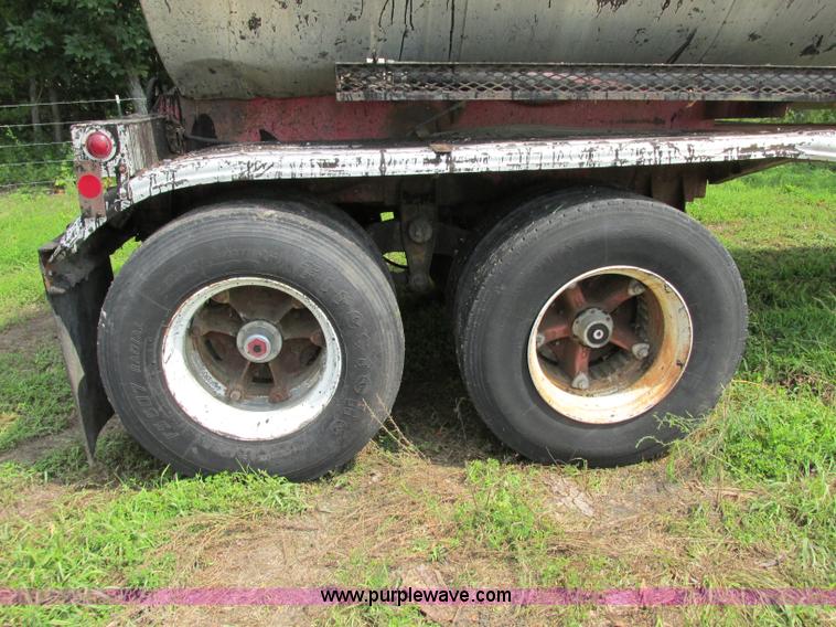 image for item F5194 1964 Standard Steelworks insulated tanker trailer