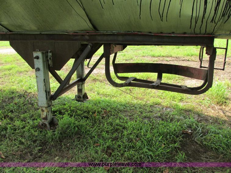 image for item F5194 1964 Standard Steelworks insulated tanker trailer