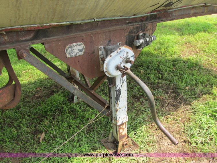 image for item F5194 1964 Standard Steelworks insulated tanker trailer