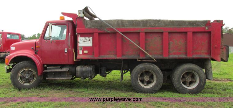 image for item F5195 1992 International 4900 dump truck