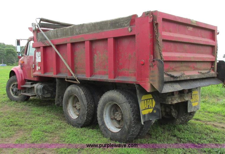 image for item F5195 1992 International 4900 dump truck