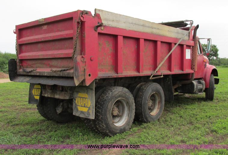 image for item F5195 1992 International 4900 dump truck