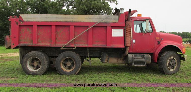image for item F5195 1992 International 4900 dump truck