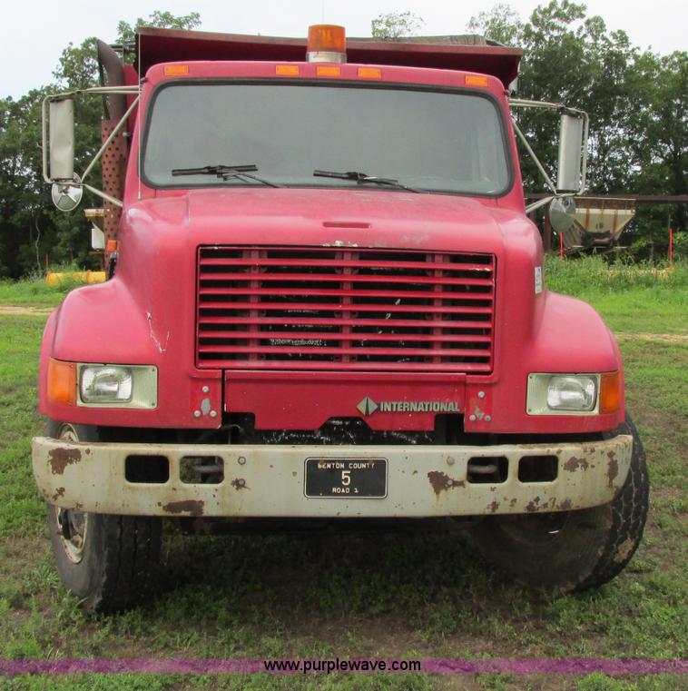 image for item F5195 1992 International 4900 dump truck