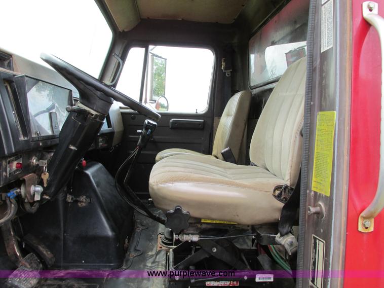 image for item F5195 1992 International 4900 dump truck