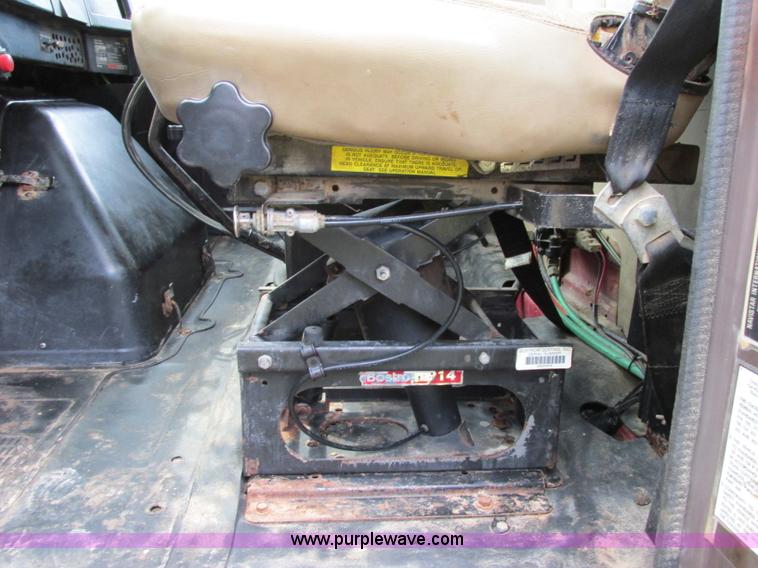 image for item F5195 1992 International 4900 dump truck