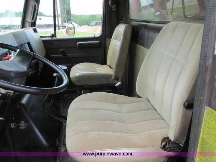 image for item F5195 1992 International 4900 dump truck