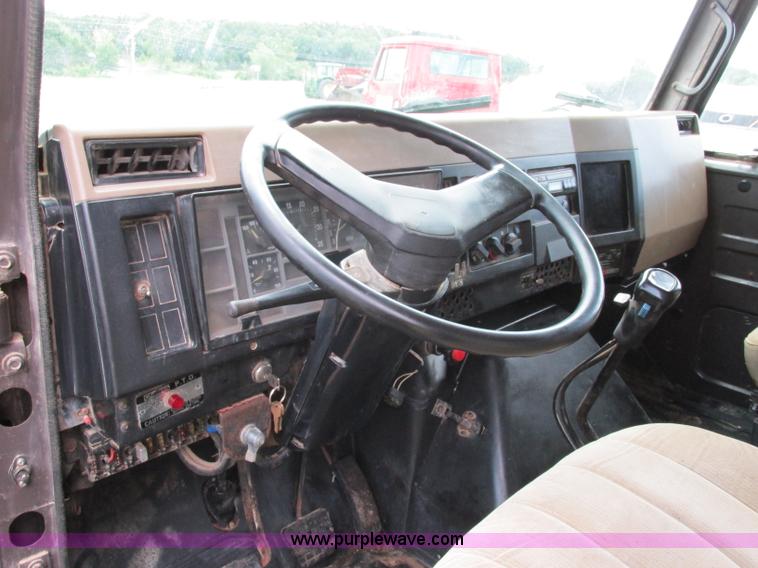 image for item F5195 1992 International 4900 dump truck