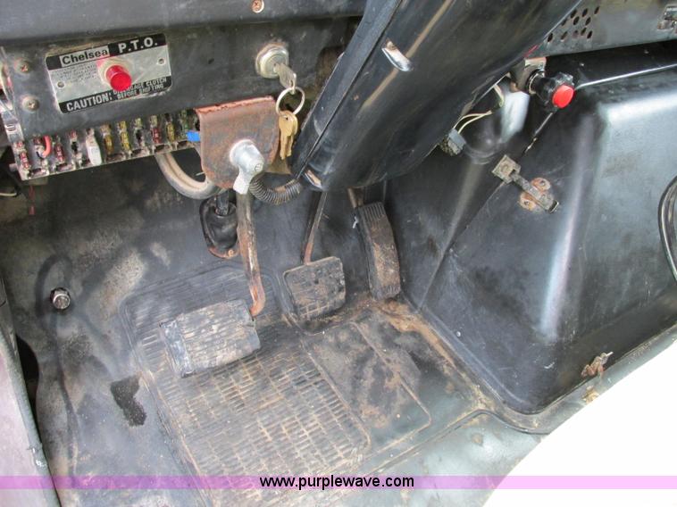 image for item F5195 1992 International 4900 dump truck