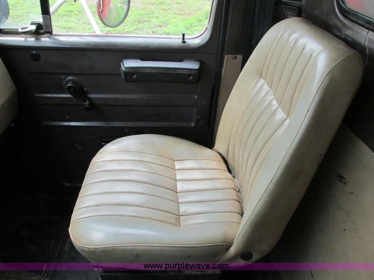 image for item F5195 1992 International 4900 dump truck