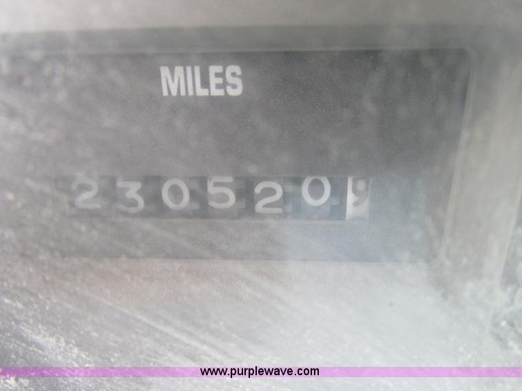 image for item F5195 1992 International 4900 dump truck