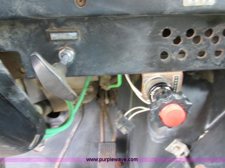 image for item F5195 1992 International 4900 dump truck