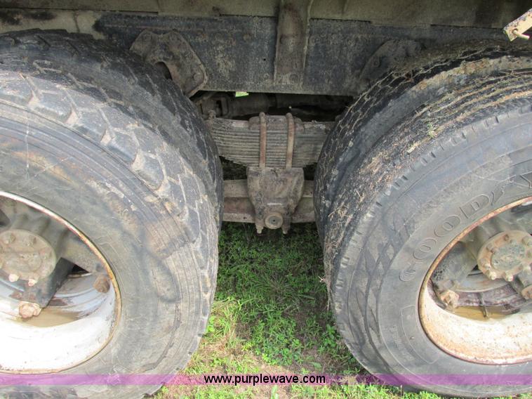 image for item F5195 1992 International 4900 dump truck