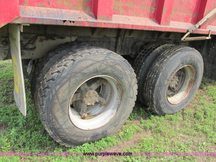 image for item F5195 1992 International 4900 dump truck