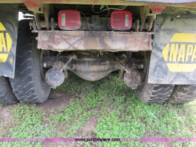 image for item F5195 1992 International 4900 dump truck