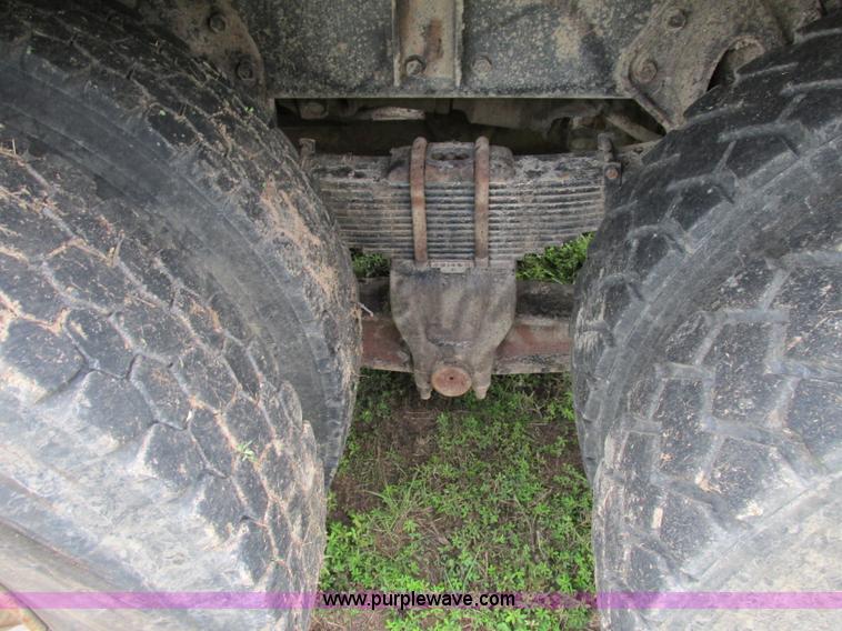 image for item F5195 1992 International 4900 dump truck