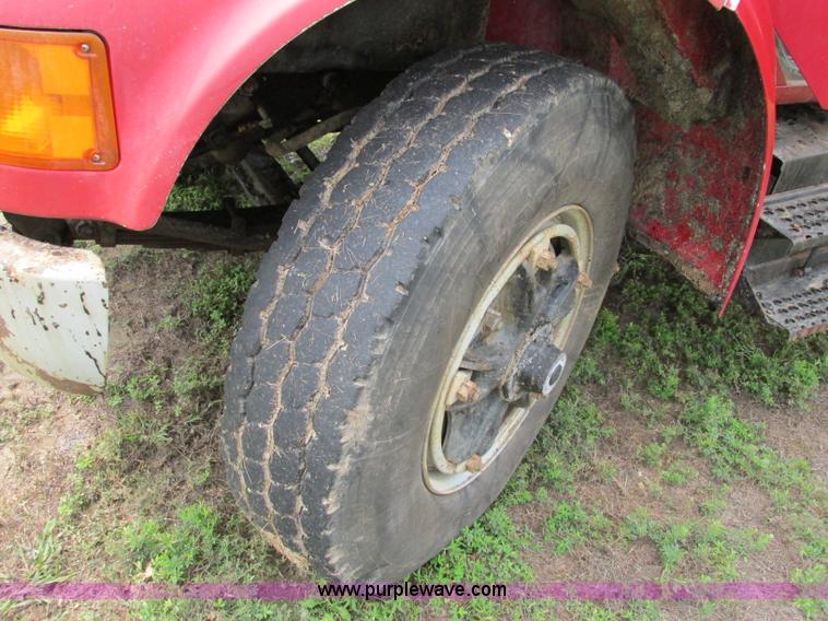 image for item F5195 1992 International 4900 dump truck