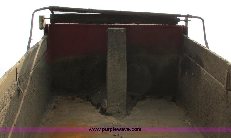 image for item F5195 1992 International 4900 dump truck