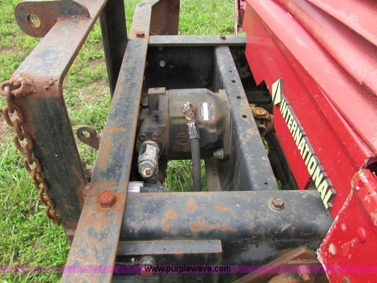 image for item F5196 1992 International 4900 cab and chassis