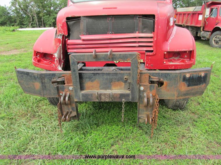 image for item F5196 1992 International 4900 cab and chassis