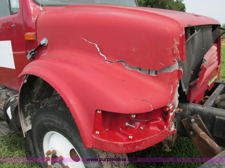 image for item F5196 1992 International 4900 cab and chassis