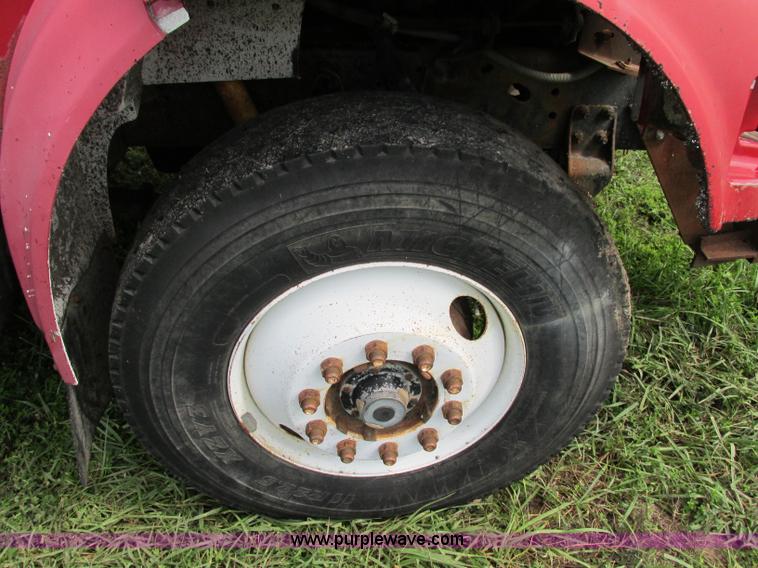 image for item F5196 1992 International 4900 cab and chassis