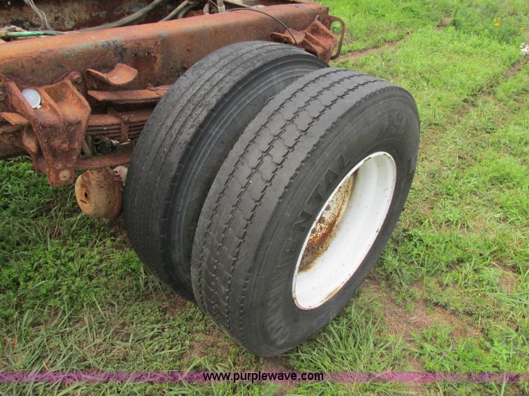 image for item F5196 1992 International 4900 cab and chassis