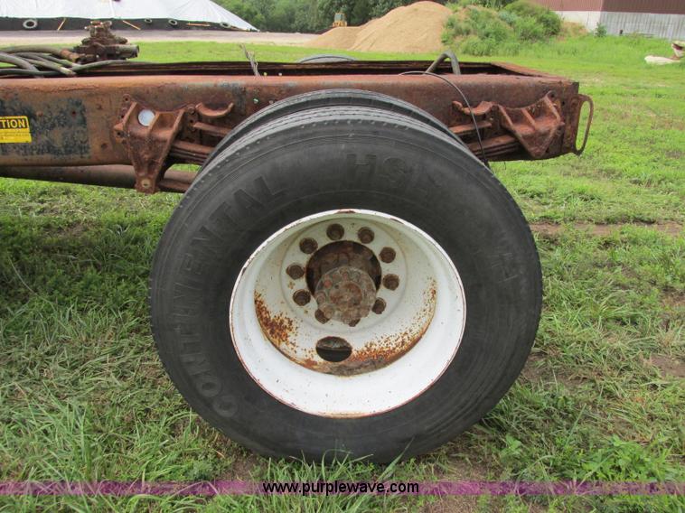 image for item F5196 1992 International 4900 cab and chassis