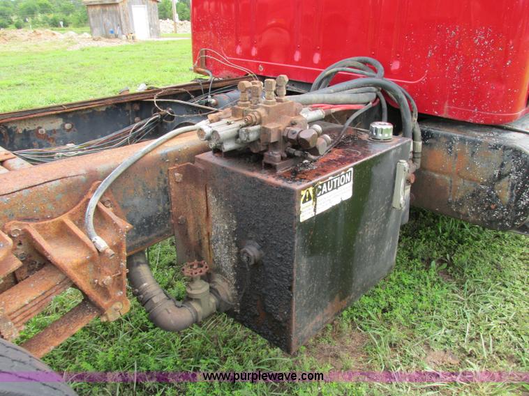 image for item F5196 1992 International 4900 cab and chassis