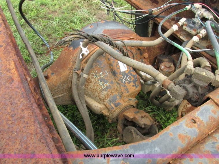 image for item F5196 1992 International 4900 cab and chassis