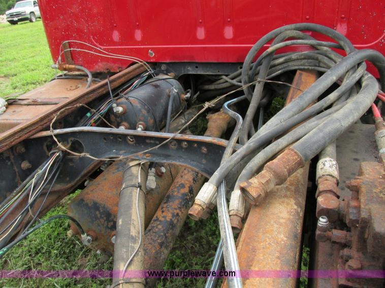 image for item F5196 1992 International 4900 cab and chassis
