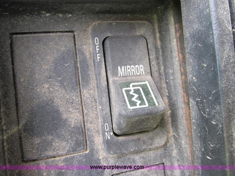 image for item F5196 1992 International 4900 cab and chassis